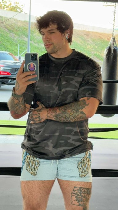 My thighs attack each other https://t.co/ZHuPq24KsY