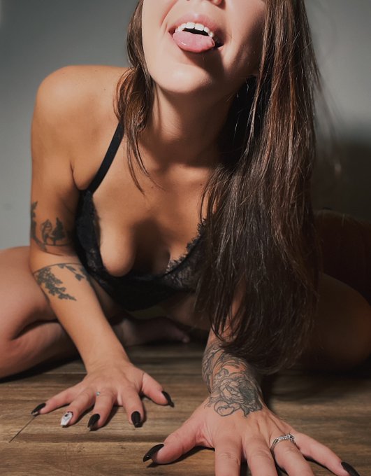 Sending out a 9 min Pussy and Clit Pumping video on OnlyFans tonight! Preview is up, if you haven't seen