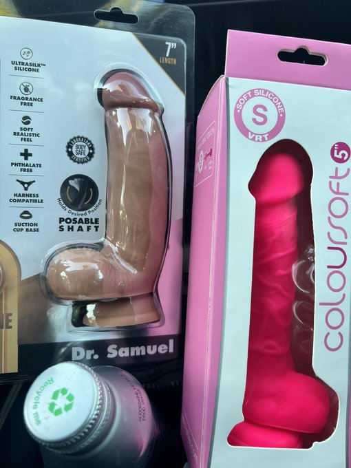 When you&rsquo;re taking photos of the props to use tomorrow while charging your car, and the neighboring driver<a href="/tag/blissidys"class="tags"><span>#blissidys</span></a>