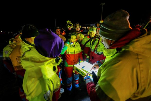 gislio's tweet photo. Rescue teams from @Landsbjorg are helping citizens in #Grindavik with the evacuation and checking every house to ensure everyone knows about the evacuation and is leaving. https://t.co/HSer6Cj62w