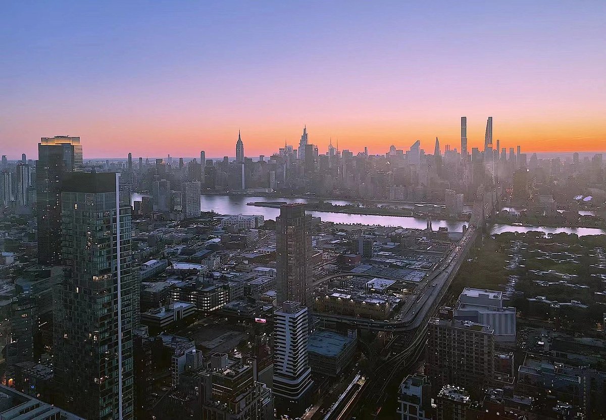 arrapot18's tweet image. Times Square, New York, is an ordinary city #United States of America