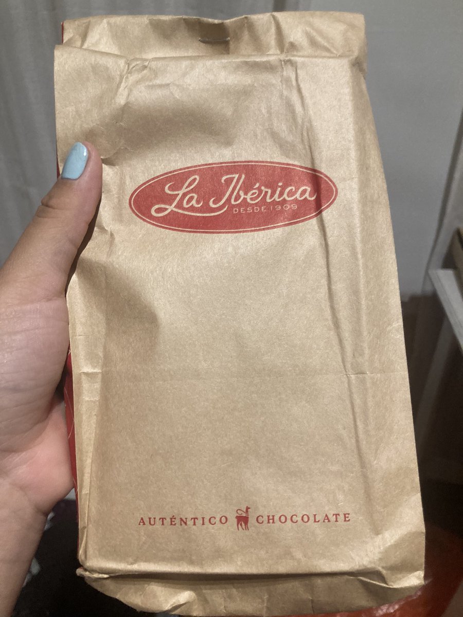 lovesislove13's tweet photo. Porfavor necesito que me ayuden a intercambiar mis entradas. Soy de Peru y me voy el domingo a las 5pm. Estoy cambiando mis dos entradas Sivori Media (12/11) para cualquier zona el (11/11). Regalo café, chocolates y Friendship Bracelets! Ayúdenme a repostear. Estoy desesperada 🥺 https://t.co/yQTzOS64hl