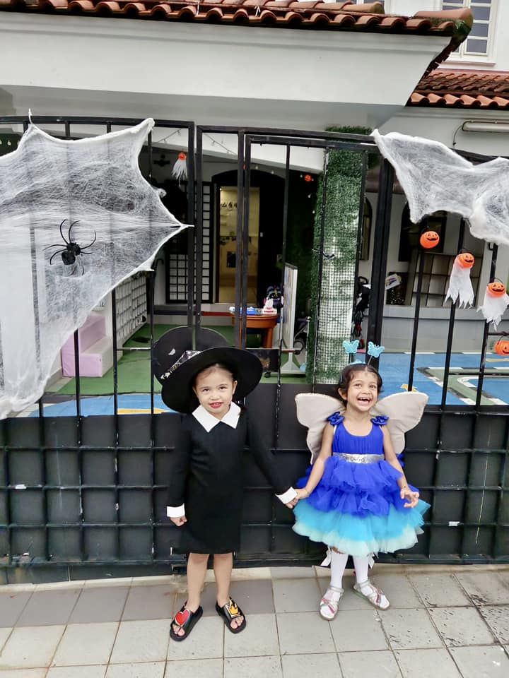 starshinemontes's tweet photo. Halloween Party at Starshine Montessori🎃This year, we celebrated Halloween with a twist - making Halloween  both fun and educational through diving into the rich history of  Halloween, celebrating TREAT session with delightful treats from our  amazing parents🍬#HappyHalloween https://t.co/23GP5dT7AK