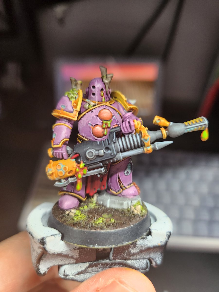 Work is keeping me away from painting, but I'll finish it sooner or later

#WarhammerCommunity #warhammer40k #miniaturepainting #PaintingWarhammer