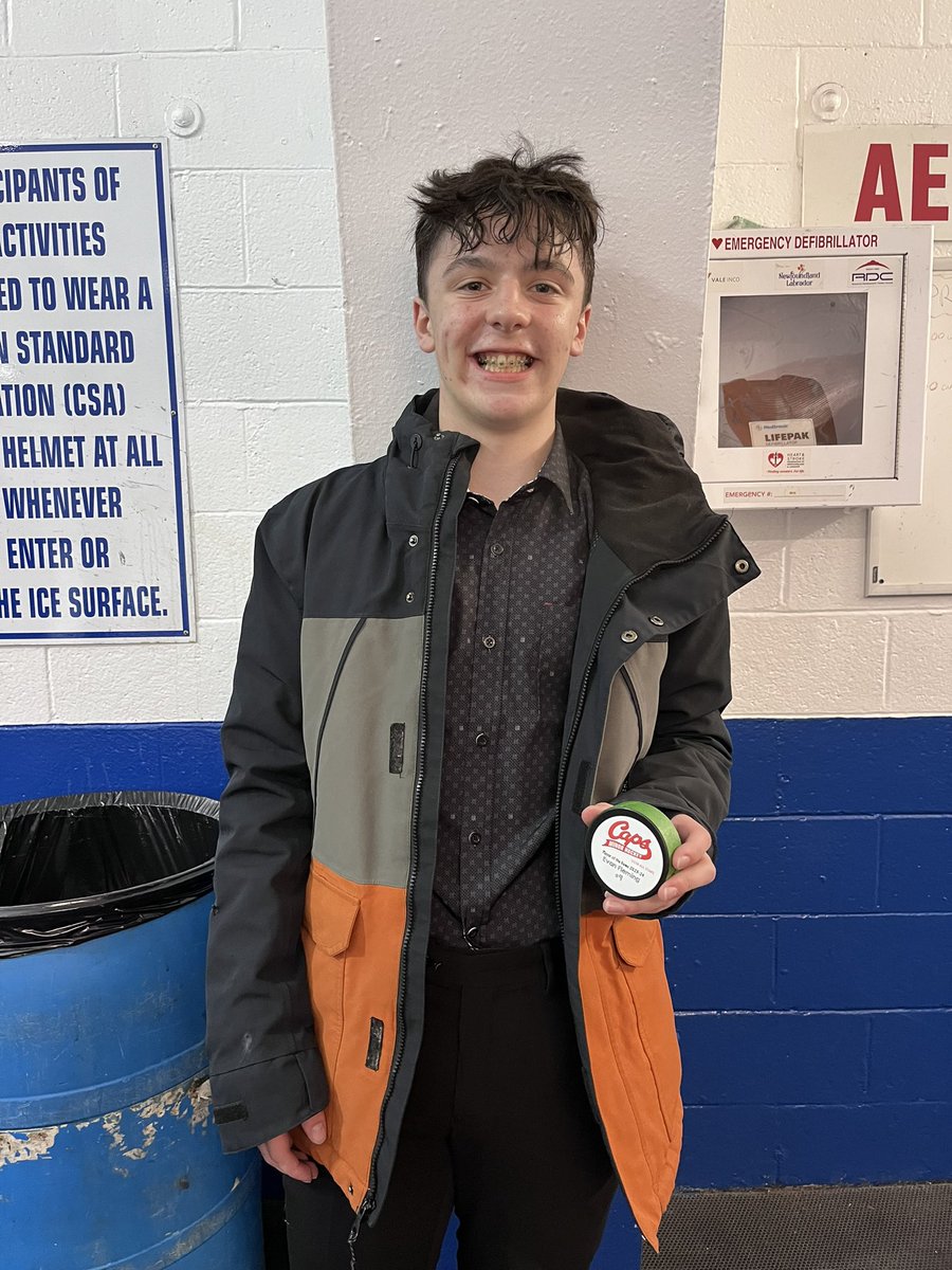 CU15b83384's tweet photo. At our home opener tonight, this U15B All-Star #9 is our Player of the game! We tied 3-3 against CBR but Evan scored and played his heart out! Great job Evan! #hockey #U15B #Caps #DJHL #StJohnsCaps #AllStar https://t.co/GDlJDVOyQm