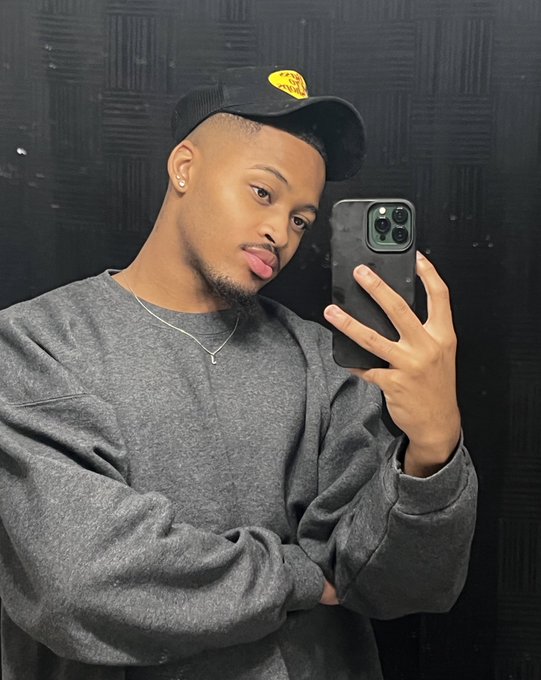 Admiring 🩶 https://t.co/Xj125VMqWq