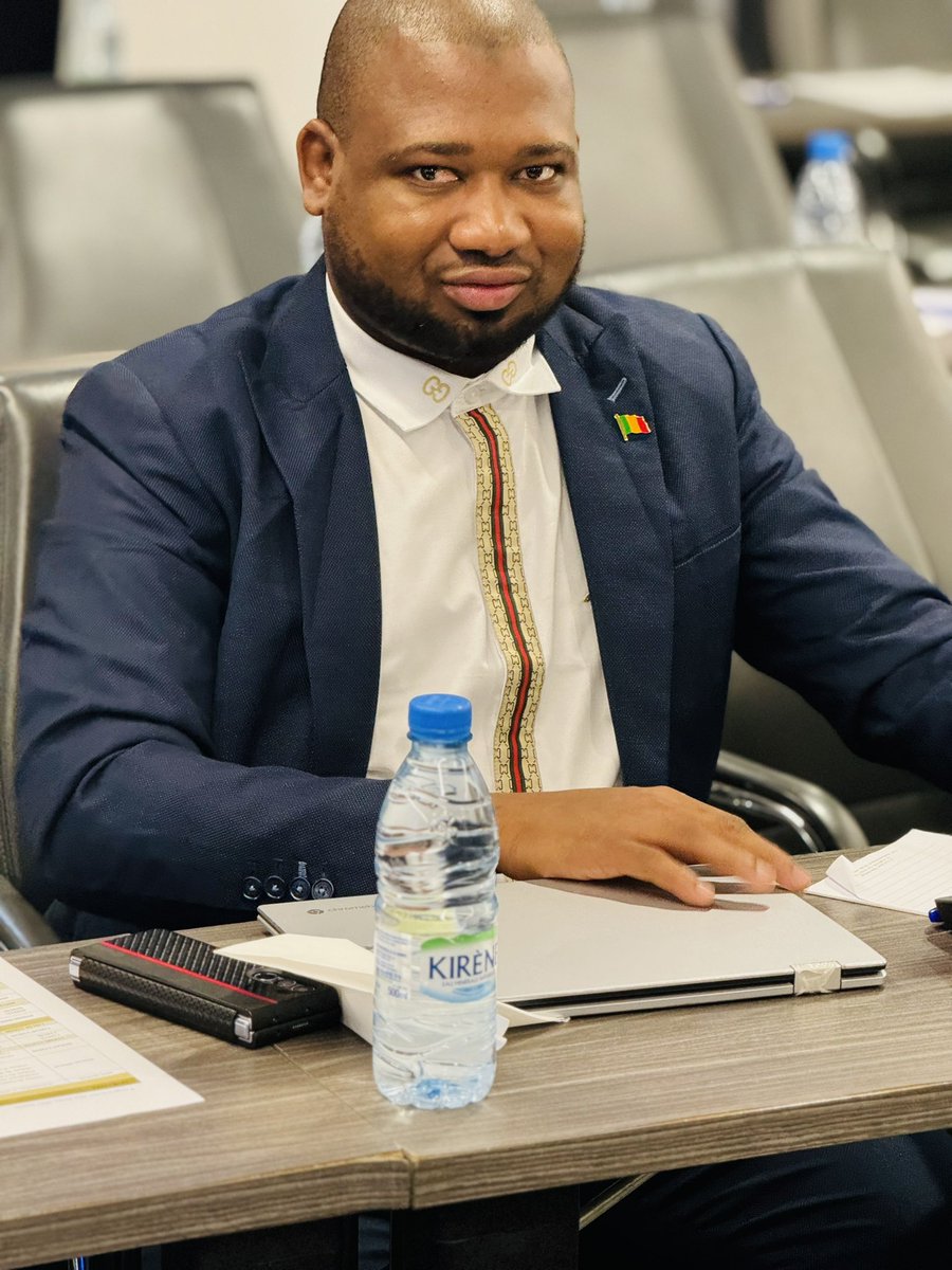 eeca02a9fca44f0's tweet photo. J’ai été mandaté par les transitaires et le Gouvernement à la délégation du Mali 🇲🇱 au Programme de la Facilitation des Échanges de l’Afrique de l’Ouest ( FEAO ) à Dakar 🙏 https://t.co/d7eJN25uXE