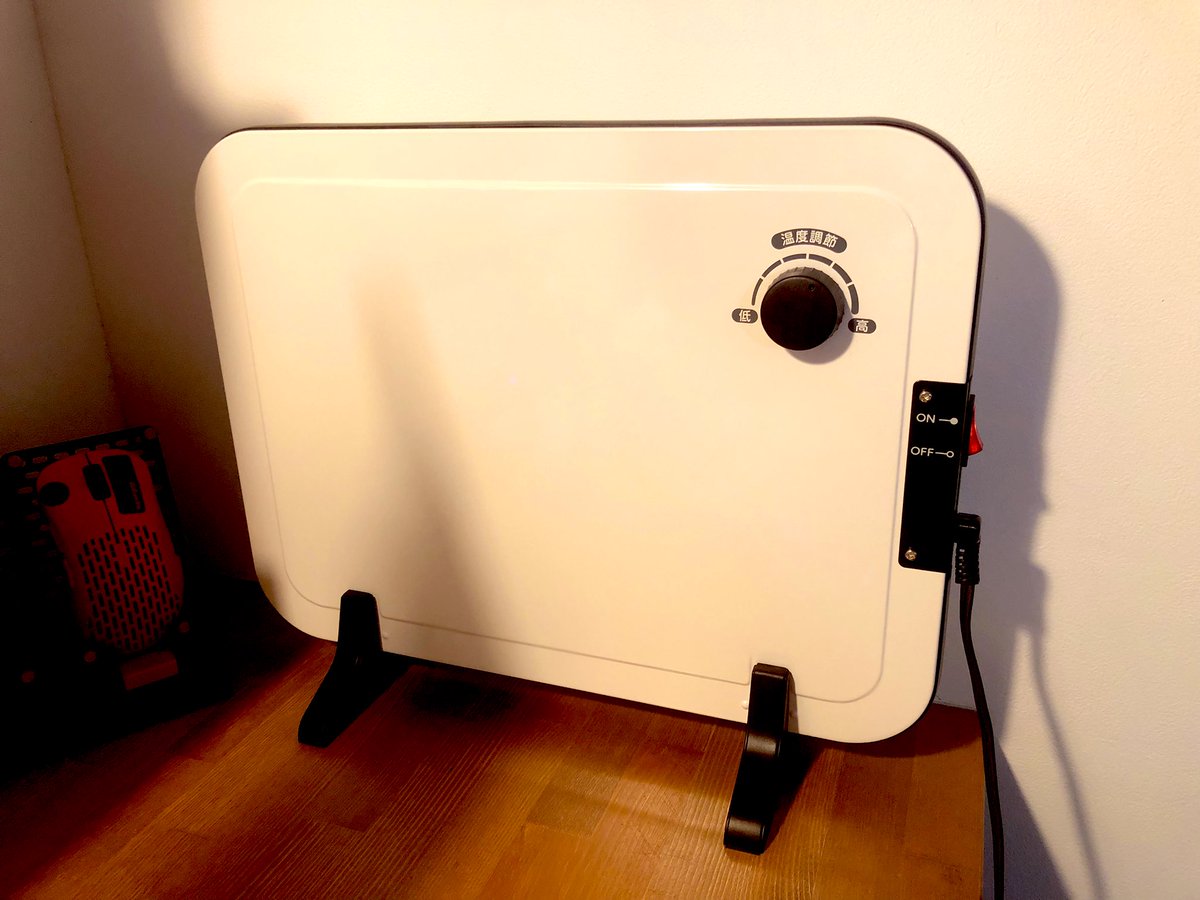 NFNTnc's tweet image. 山善のミニパネルヒーター
160wで無段階調整のうえ静音
サイズ感もいい
手元が冷えるエイマーに必須かも