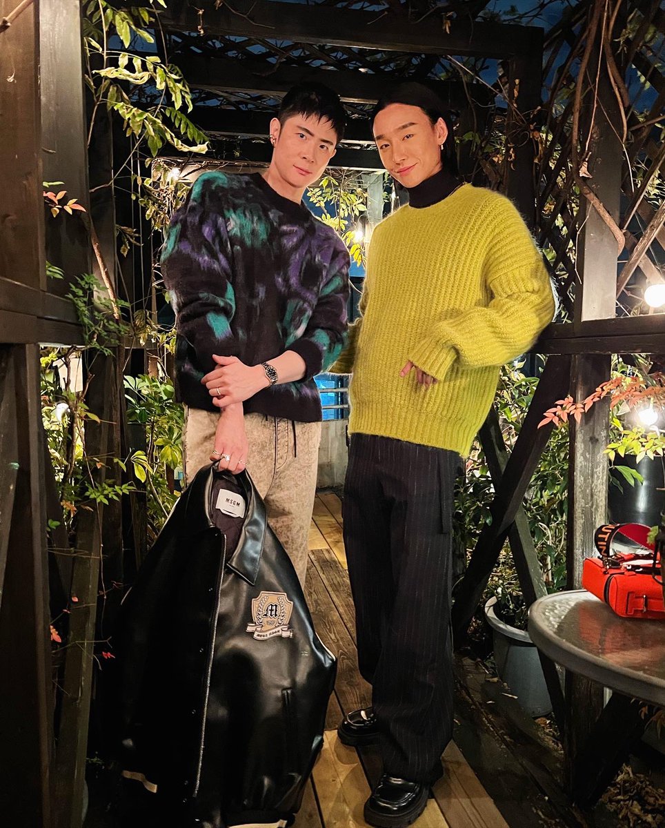 enaphoto's tweet image. 木金はパーティ続き！そしてデザイナー来日ラッシュ🤩前半は @msgm_ マッシモと普段中々ないフレンドリーなパーティタイム
後半は昨夜 @JW_ANDERSON 渋谷パルコにジョナサンが初めて来場！お店にぎゅっとゲストが集合でした♥️
instagram.com/p/CzfH5dkyCBH/…

#partynight 
#msgm 
#jwanderson