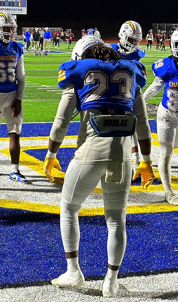 AJOneBody's tweet photo. Our #23 DADDY MAN 2 @JaiJohn91314797 💙💛💙
@OSD_OHS 
#oxfordms #daddyman2 #FirstRoundPlayoff #highschoolfootball https://t.co/thNoLhMikQ