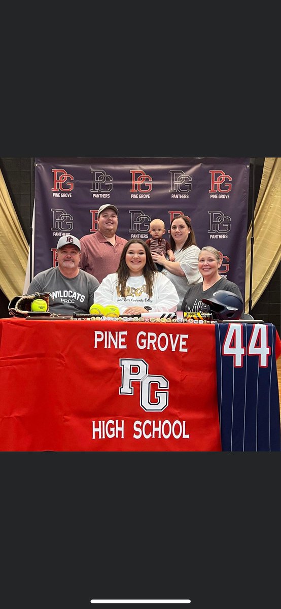 LizzieMeeks10's tweet photo. What a great day to become a wildcat!!♥️💛 @CoachMeeks_PRCC @simoneamckinney @PearlRiverSB https://t.co/8mM9h4BqTs
