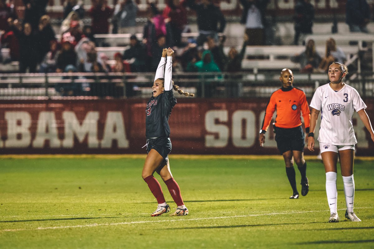 Went dancing in the rain 💃🪩

#RollTide | <a href="/AlabamaSoccer/">Alabama Soccer</a>