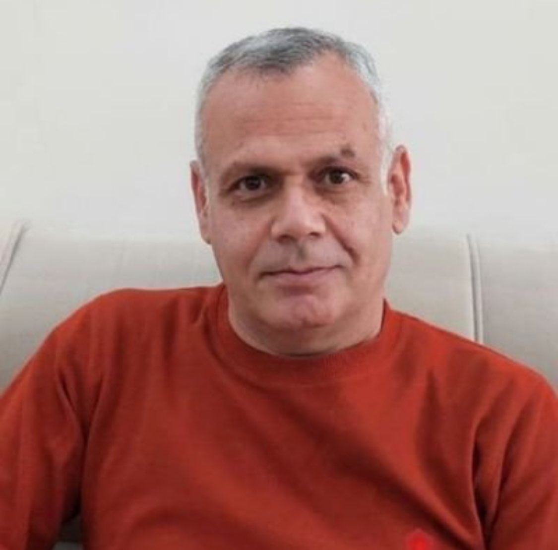 یکی از زندانیان پادشاهی‌خواه در بند ضحاک، #حجت‌الله_رافعی معلم بازنشسته و فعال سیاسی است.

ایشون چند روز قبل از سالگرد مهسا بازداشت شد و خبری ازشون بعد از بازداشت در دست نیست.