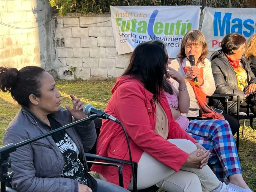 dinasanchezok's tweet photo. En Esquel/Chubut. Importante jornada de debate  y reflexión sobre los desafíos que tenemos ante el escenario político y económico actual junto a organizaciones sindicales, políticas y de Derechos Humanos. https://t.co/dVBDcQC7o8