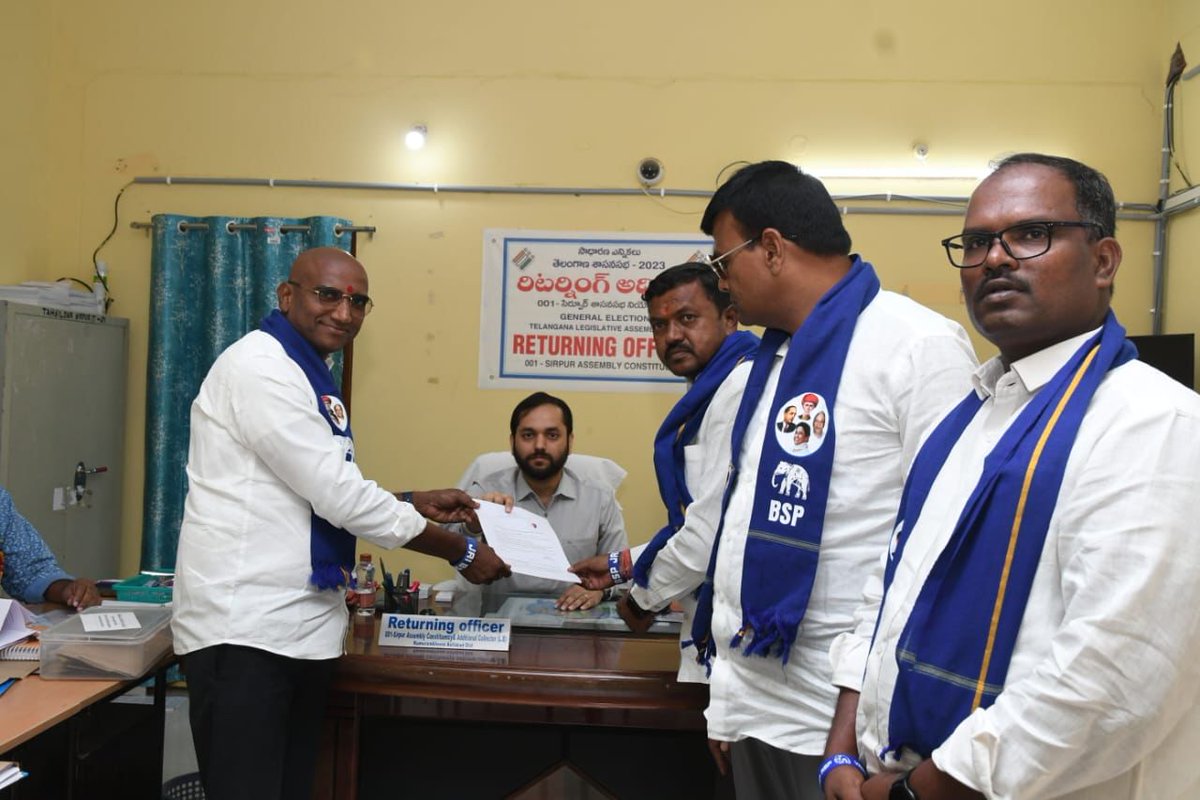 ObulesuDoti's tweet photo. సిర్పూర్లో నామినేషన్ దాఖలు చేసిన -ఆర్ఎస్పీ

“అక్కున చేర్చుకున్న సిర్పూర్ ప్రజల కొరకు పనిచేస్తా“ - ఆర్ఎస్పీ https://t.co/F9NgdxFYZ9