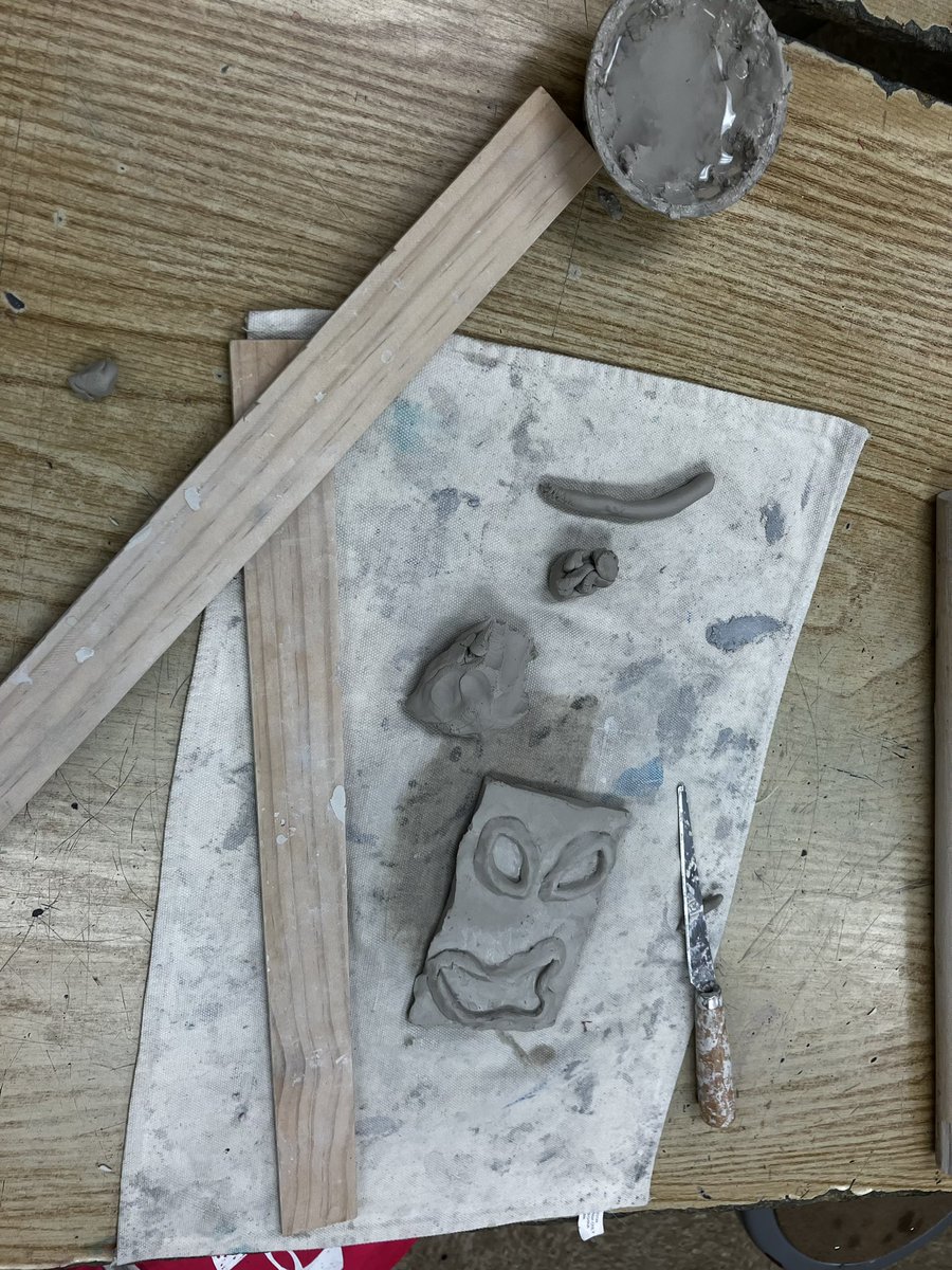 CMSvisualart's tweet photo. We had a focused Friday in art! 7th graders were making clay tiki masks and were so focused some didn’t want to leave for lunch! @CatonsvilleMS
#weAREcatonsville #FocusedFriday #studentartists #clayday https://t.co/vtwUqPAA77