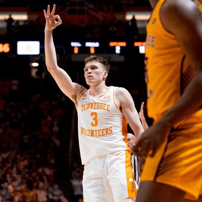 Tennessee guard Dalton Knecht tonight at Wisconsin: 

24 points
5 rebounds
8/15 FG

The Northern Colorado transfer is a Top 5 player in the SEC, no doubt.