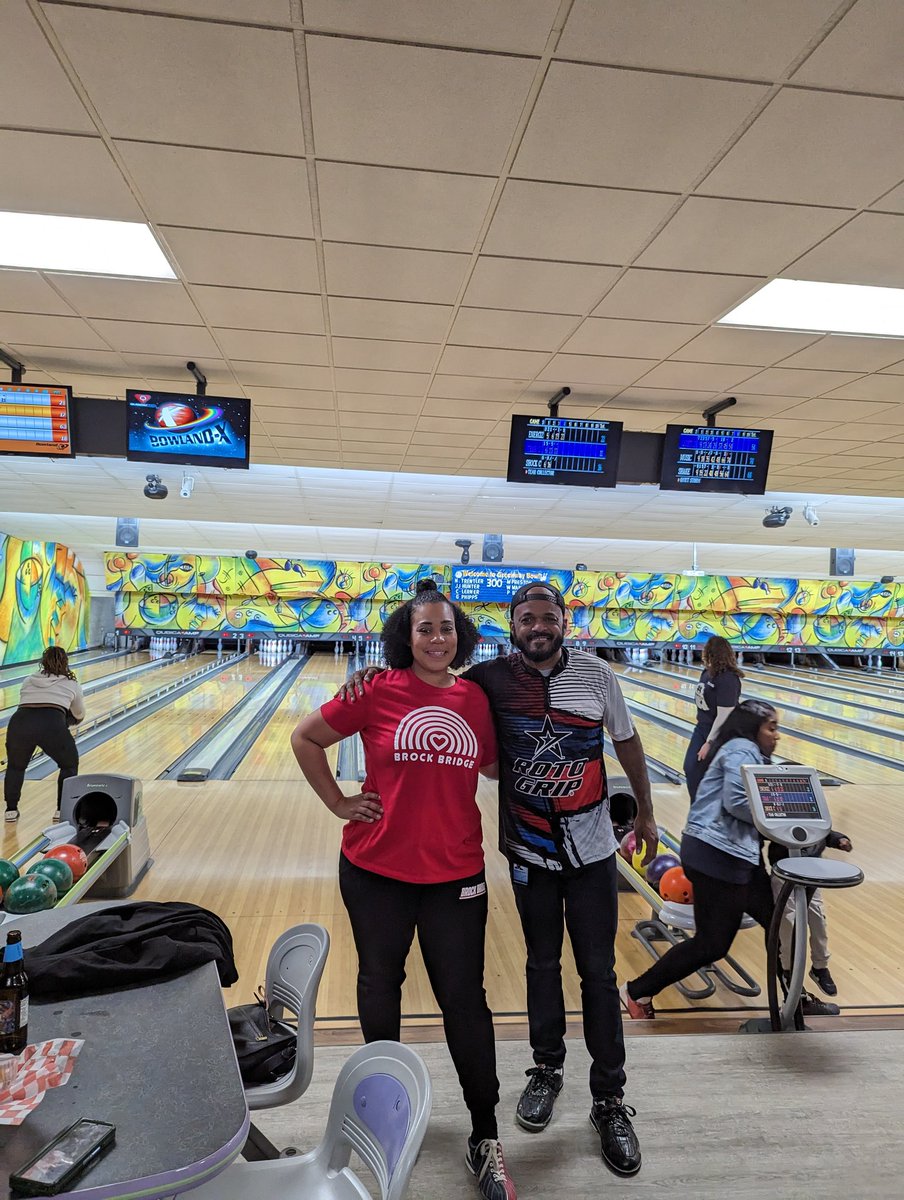 The Brock Bridge vs <a href="/SevenOaksES/">Seven Oaks ES</a> staff bowling challenge this evening was epic. The Bridge won the trophy and will own bragging rights till our next matchup!!!
#MeadeStrong #AACPSAwesome <a href="/AACountySchools/">AACPS</a>