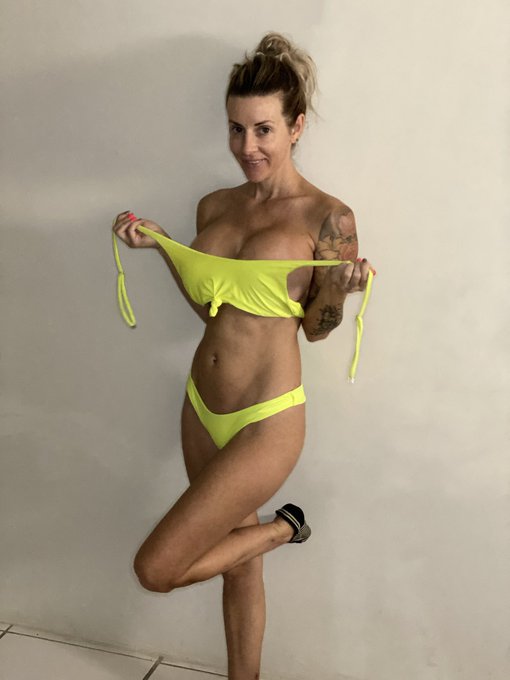 Only $5 bucks!!! 🤗 Cum play with me and get my 😻 all 💦💦. I&rsquo;ll be waiting as spots are limited.  https://t<a href="/tag/fans"class="tags"><span>#fans</span></a><a href="/tag/retweet"class="tags"><span>#retweet</span></a>