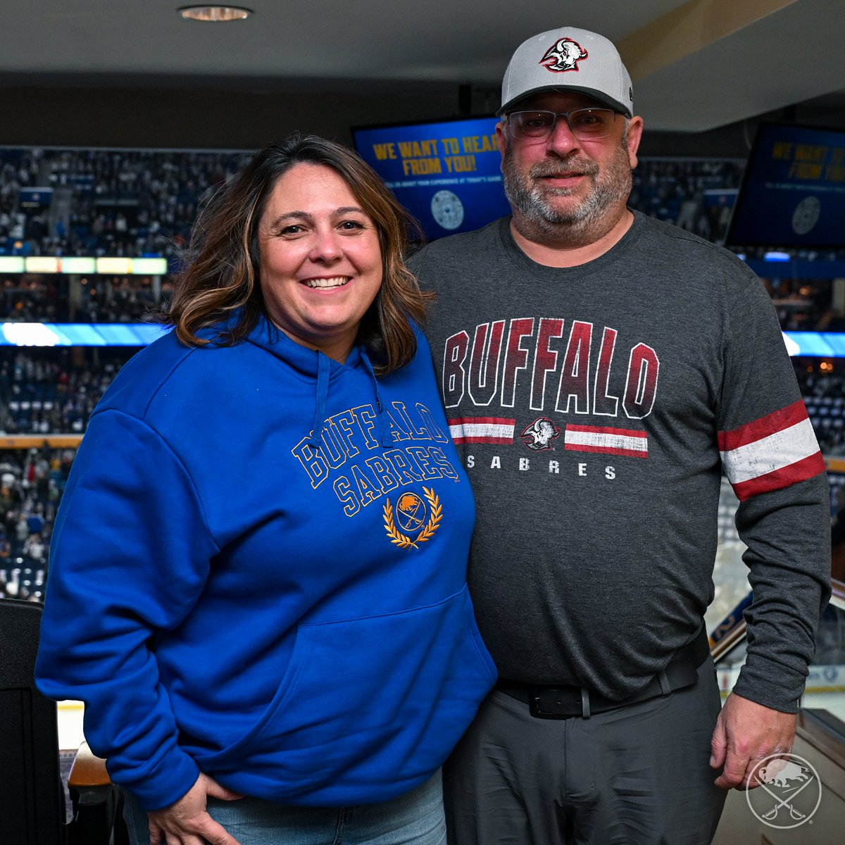 BuffaloSabres's tweet photo. Scott and Jody Savoie are in the house to see Matt's @NHL debut 🤗

#LetsGoBuffalo https://t.co/Yk0NStSQjv