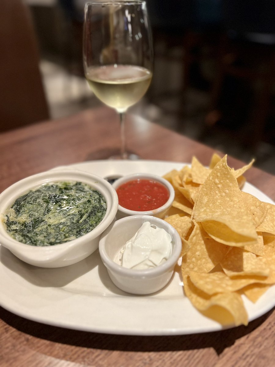 fitandspicy's tweet image. Friday night vibes!! 
Starting my weekend with wine, appetizers and laughter with favorite people. 
#LivingForTheWeekends 
#LaughterIsPriceless