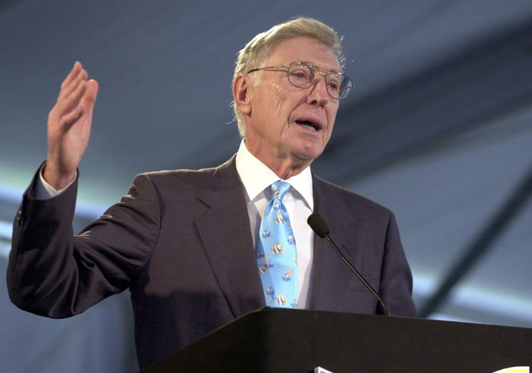 Lowes Billionaire Home Depot Co-Founder Bernard Marcus Backs Trump. Lowes just became my go-to store.  Sorry, Marcus - Trump is a risk to our democracy, and I, for one, won't support any store that supports Trump.