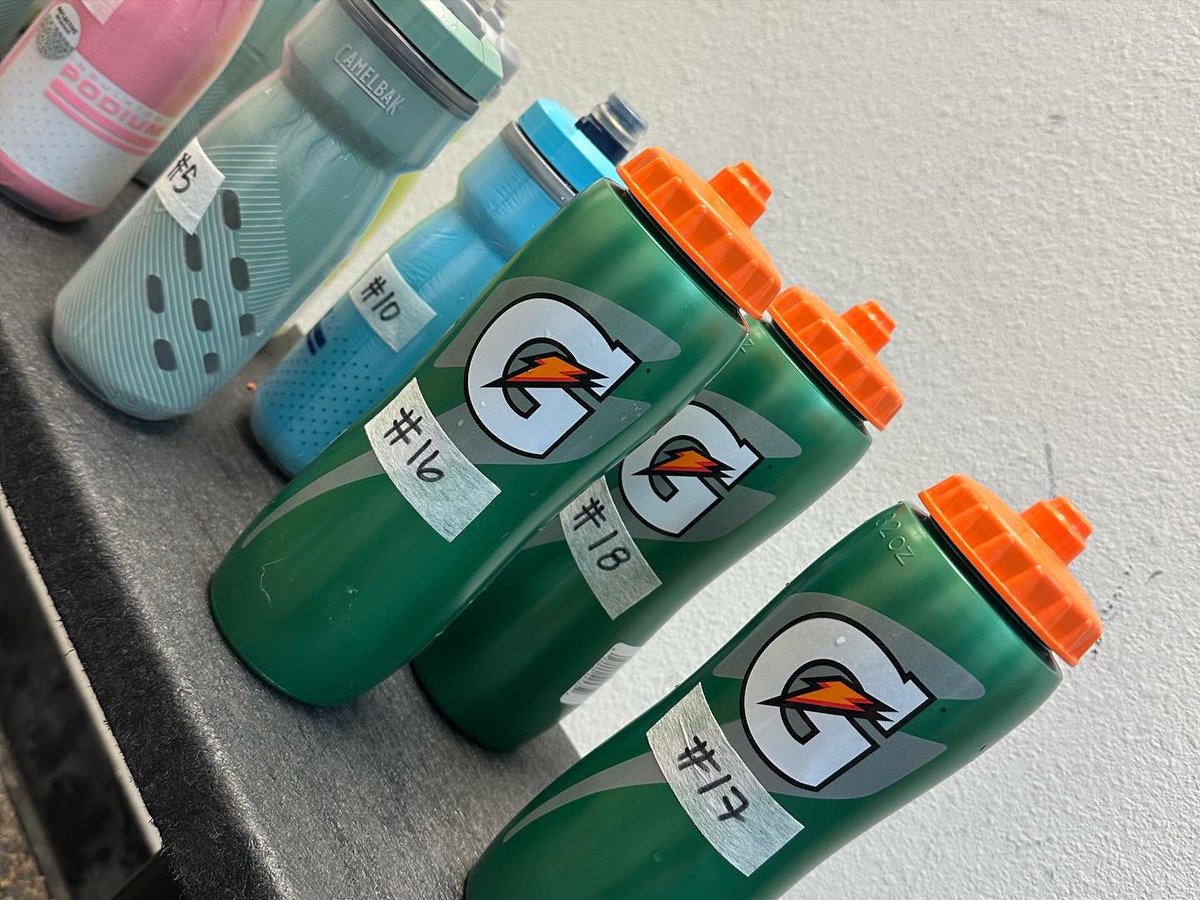 YSPLabs's tweet photo. Starting a new study looking at hydration and training load during Ice Hockey Games along with their body composition!! 🏒🧊👏

Fun exploring to new sports!!! 🤩👍🙌

@ysplabs @GrantTinsleyPhD 

#sportsscience #workloadmonitoring #hydration #exerciseperformance #injuryprevention https://t.co/VVf4jwzmqN