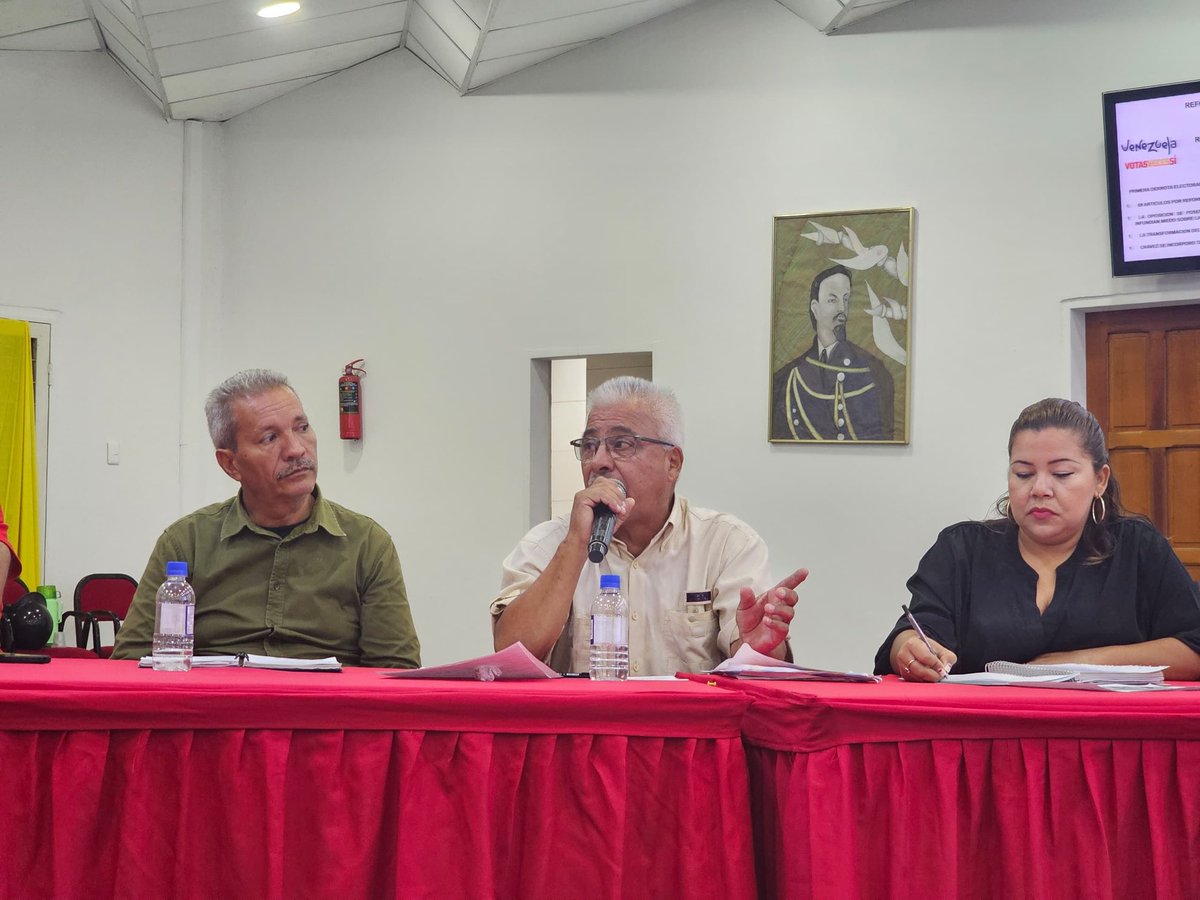 eduardopiate2's tweet photo. Ahora estamos realizando la reunión del comando estadal de Venezuela Toda del estado Apure. Revisamos las tareas realizadas y preparamos las próximas acciones de la campaña para el referendo consultivo sobre la Guayana Esequiba ⁦@NicolasMaduro⁩ ⁦@dcabellor⁩ https://t.co/zA1sOq9YQr