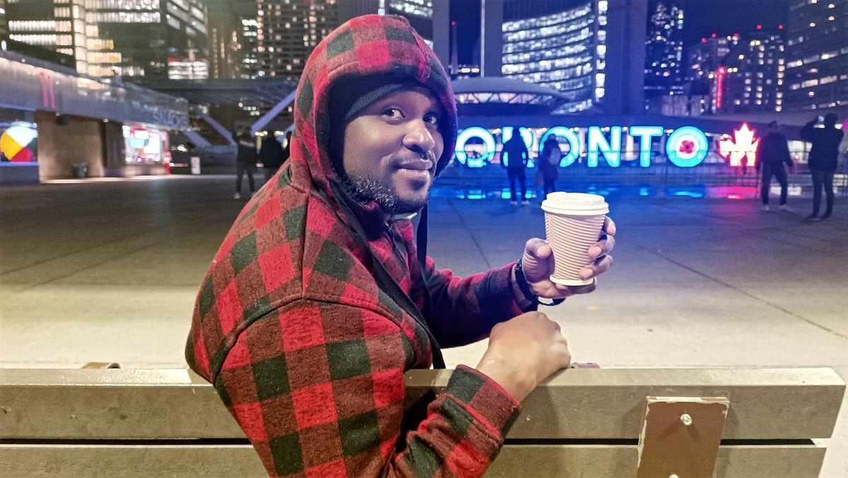 JoshTheFixer's tweet photo. Faking a smile with freezing palms ❄️ https://t.co/4Syo86LBTI