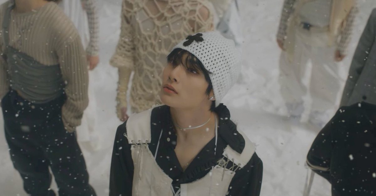 STAY8District's tweet image. .@Stray_Kids &quot;락 (樂) (LALALALA)&quot; M/V has surpassed 12,000,000 (12M) views on YouTube! 🎉

Views Goal achieved!🤘🔥
STAY! Keep going! Don&apos;t stop!🚀
🤘 youtu.be/dBDkYofMUs4

#StrayKids #스트레이키즈
#樂_STAR #ROCK_STAR
#LALALALA #StrayKidsComeback