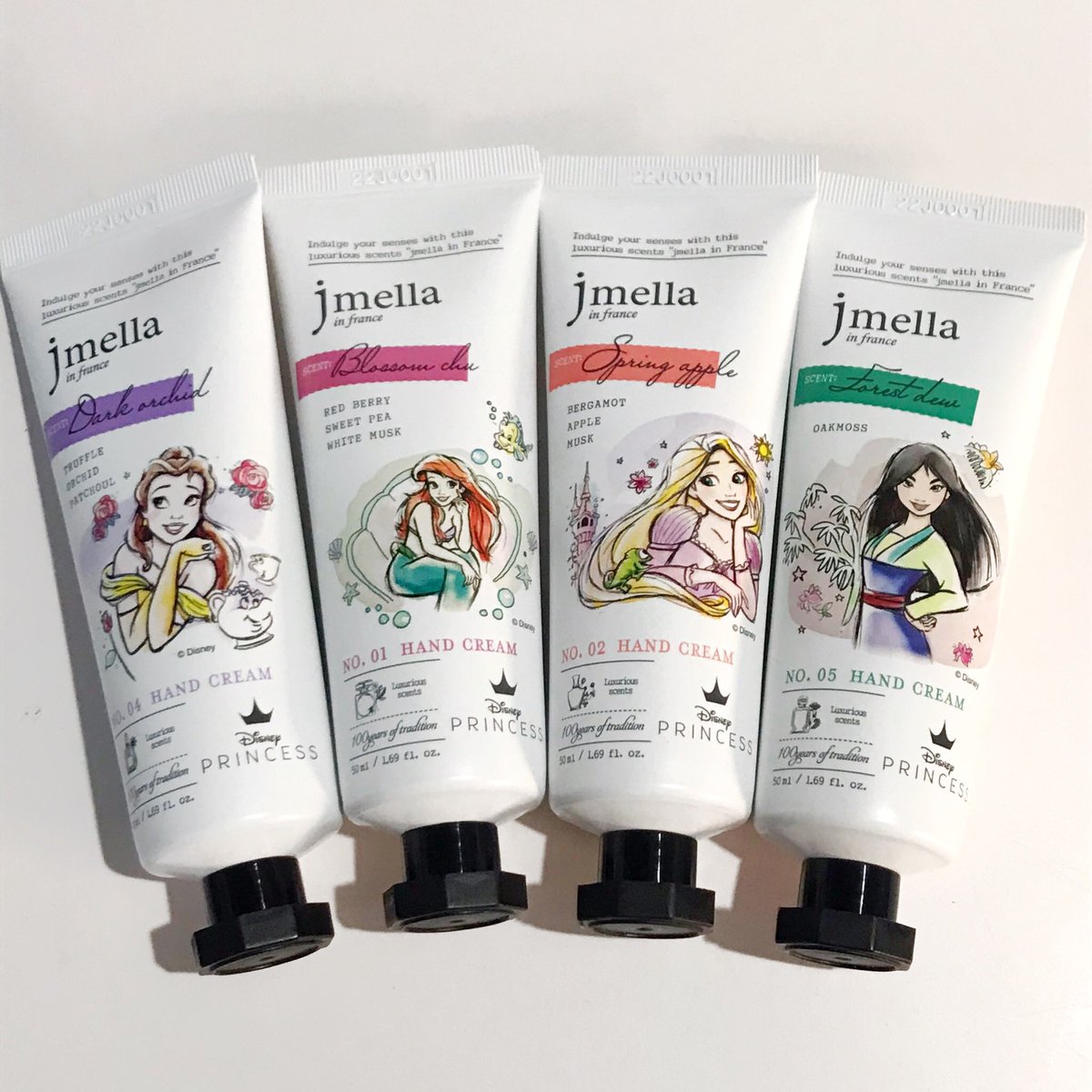 starrofme's tweet photo. เป็น hand cream ที่โคตรหอม ของ jmella โดนตกตั้งแต่ยาสระผมละ เอามาหมดทุกเจ้าหญิงเลย หอมแบบนั่งดมมือตัวเองบ่อยมาก หอมติดมือ ละมือนุ่มนิ่มขึ้นด้วยนะ กลิ่นหอมแบบเจ้าหญิงไม่เกินจริง

พิกัด https://t.co/SyCTIo89TP https://t.co/kPjqpewPHW