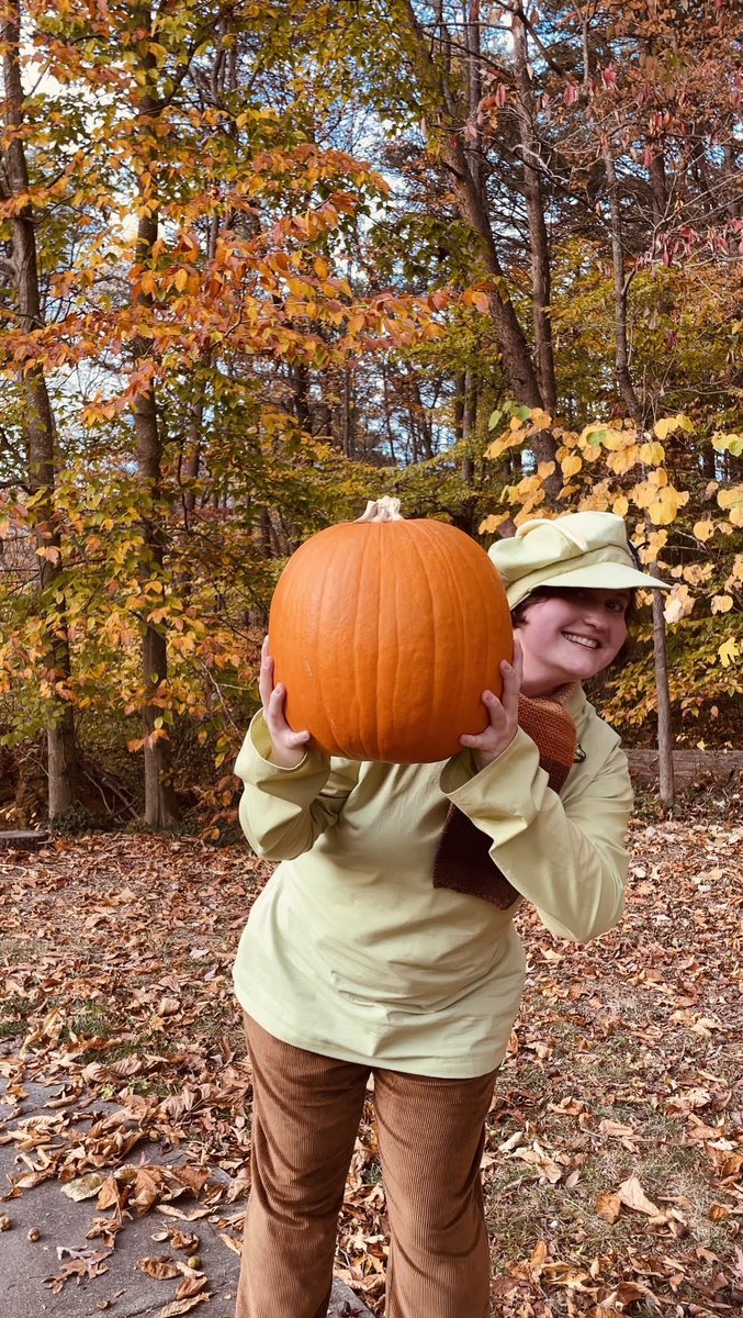 roguefoxpaws's tweet photo. POV: Still in Halloween mode and trying to justify wearing my Rumple outfit on the daily.  Don’t forget your banana peels!
Rumple Buttercup belongs to @GUBLERNATION @pumpkin_press
#rumplebuttercup #matthewgraygubler #gublerland #gublerween #halloween #roguesewsthings https://t.co/4lBshUScAj