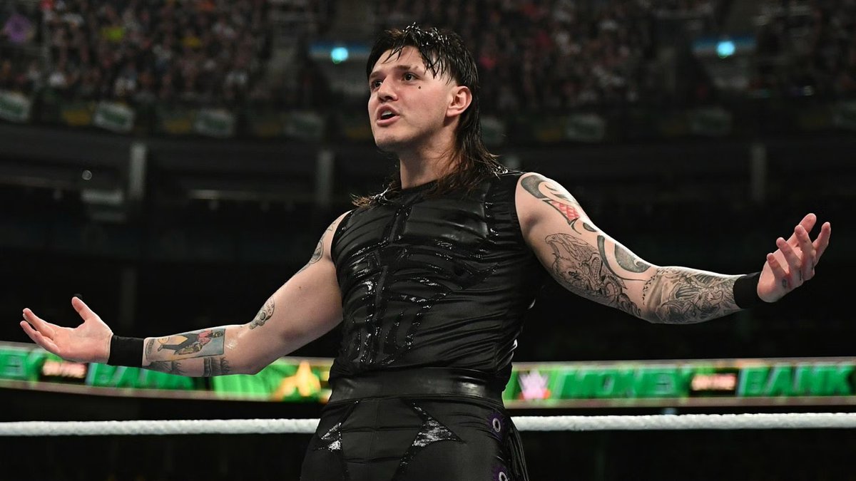 Imagine the pop Dominik will get if he helps Rey Mysterio against Santos Escobar #smackdown