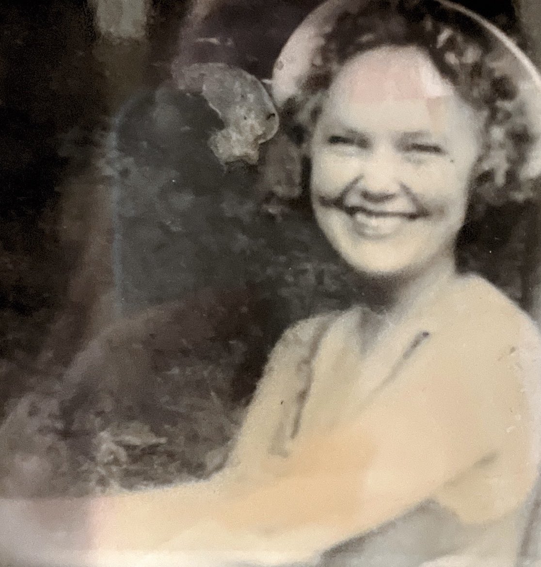 alkayeee's tweet photo. looking at pictures of my grammy and seeing the same smile she carried with her her whole life - she was just a happy soul through and through https://t.co/isbMY1Czsp