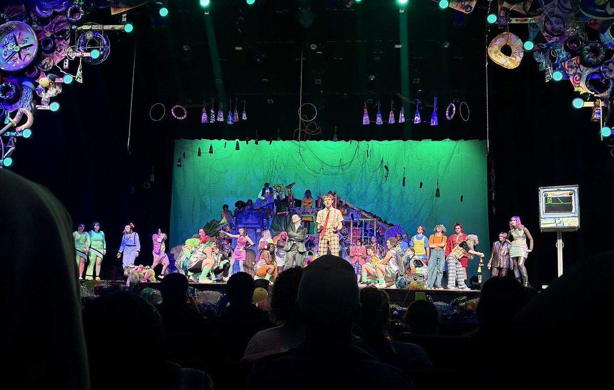 JTHoke's tweet photo. SpongeBob the Musical @ JHS! The most colorful show I can recall…
@JEFFplayers @JeffBands @JeffChoirs https://t.co/UZ3m0yx3QO