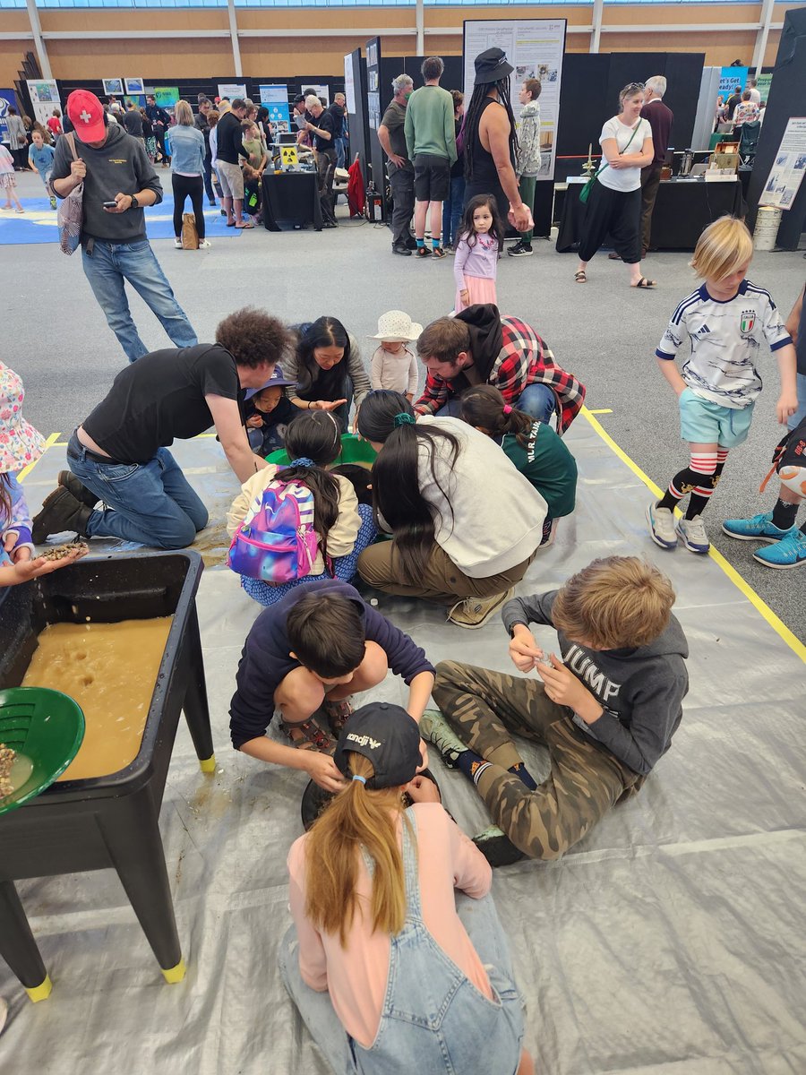 GeoscienceNZ's tweet image. Wow! The first ever Earthfest has been an AMAZING success!!