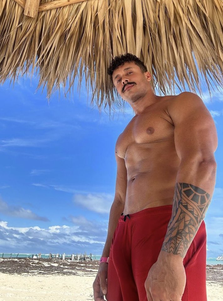 badbigdenergy_'s tweet photo. De la playa a la cama. 

          #GayRol 
          #SexRol 
          #spanishrol
          #freerol https://t.co/1ogJOE5tYj