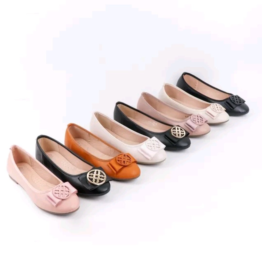 aurapallas's tweet photo. Rekomendasi #PuncakShopee1111 flat shoes bisa buat kerja atau hangout bareng kesayangan, harga under 200k untuk kamu biar makin gayaaa 🥰✨ #zonauang https://t.co/DaytBnWrfN