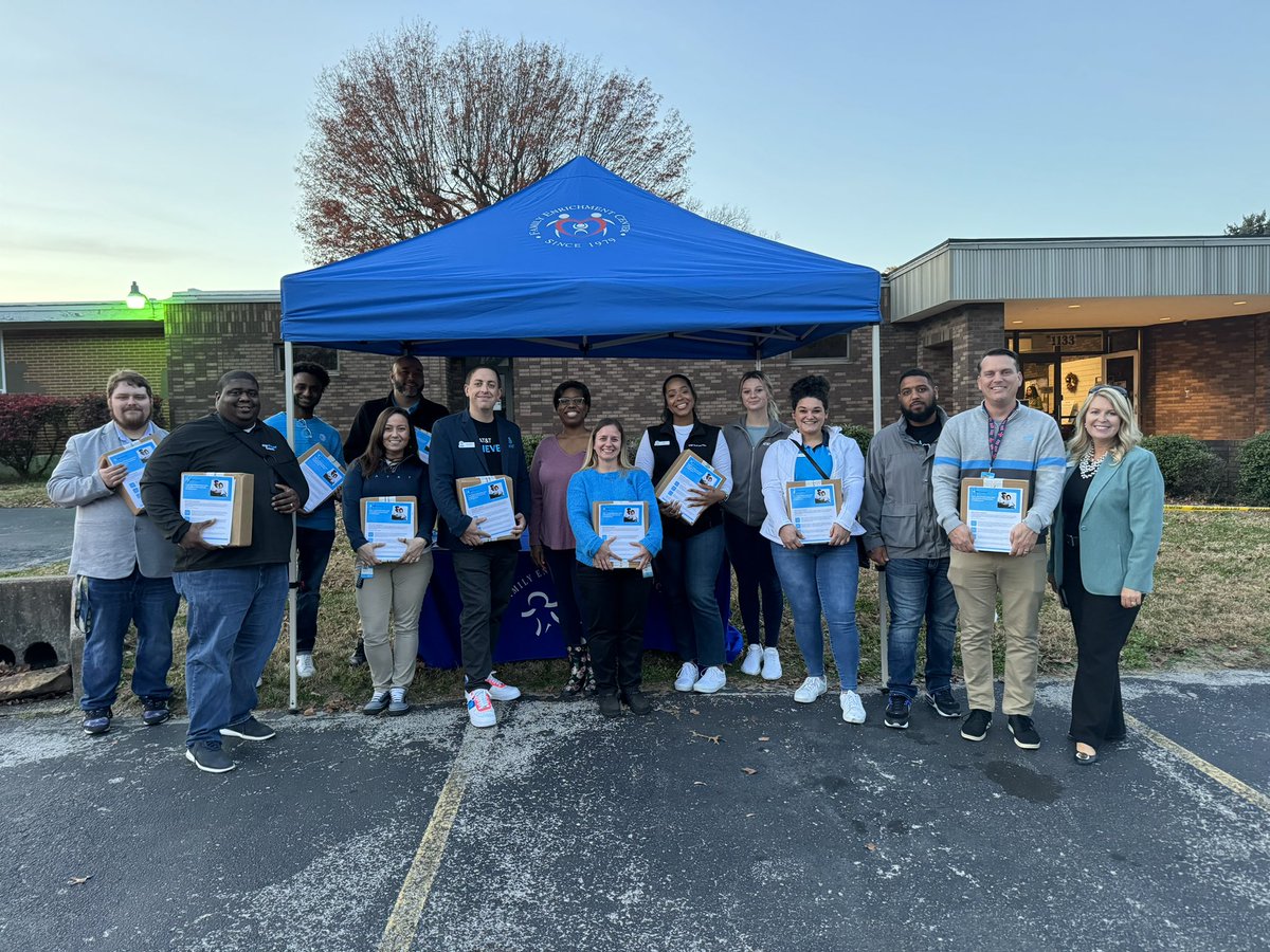 Tyler Whitt (@southeastsem) on Twitter photo Great day with the @ATTPolicyKY team in Bowling Green, KY today. From the <a href="/BGChamber/">BG Area Chamber of Commerce</a> breakfast, to a new tower in Hart County, finished off by giving out 100 Laptops to connect families through <a href="/FEC_BG/">Family Enrichment Center</a>. Thanks to <a href="/AmandaLichKY/">Amanda Lich</a>, <a href="/HollandSpade/">Holland B Spade</a>, and <a href="/CESanchezKY/">Carlos E Sanchez</a> for including us. Great day with the @ATTPolicyKY team in Bowling Green, KY today. From the <a href="/BGChamber/">BG Area Chamber of Commerce</a> breakfast, to a new tower in Hart County, finished off by giving out 100 Laptops to connect families through <a href="/FEC_BG/">Family Enrichment Center</a>. Thanks to <a href="/AmandaLichKY/">Amanda Lich</a>, <a href="/HollandSpade/">Holland B Spade</a>, and <a href="/CESanchezKY/">Carlos E Sanchez</a> for including us.