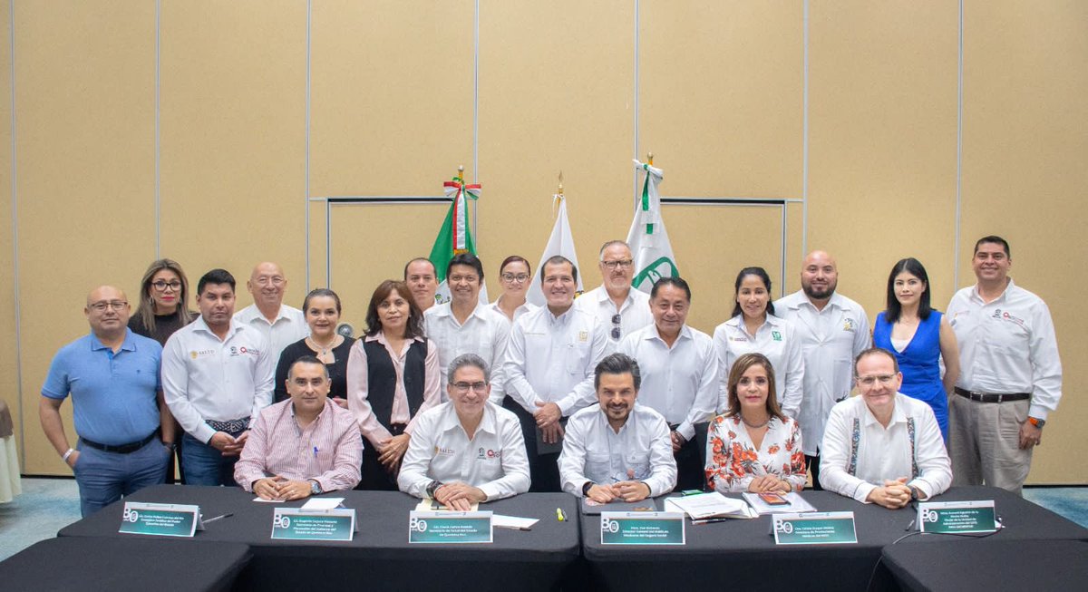 SESA_QROO's tweet photo. Los srios. de Salud @flaviorosado y de Finanzas y Planeación, @EugenioSeguraV se reunieron con el Dir. Gral. del @Tu_IMSS @ZoeRobledo quien realizó una gira de trabajo por #QuintanaRoo para dar seguimiento a la transición al @IMSS_BIENESTAR

#UnidosParaTransformar https://t.co/aC4uBWCbVF