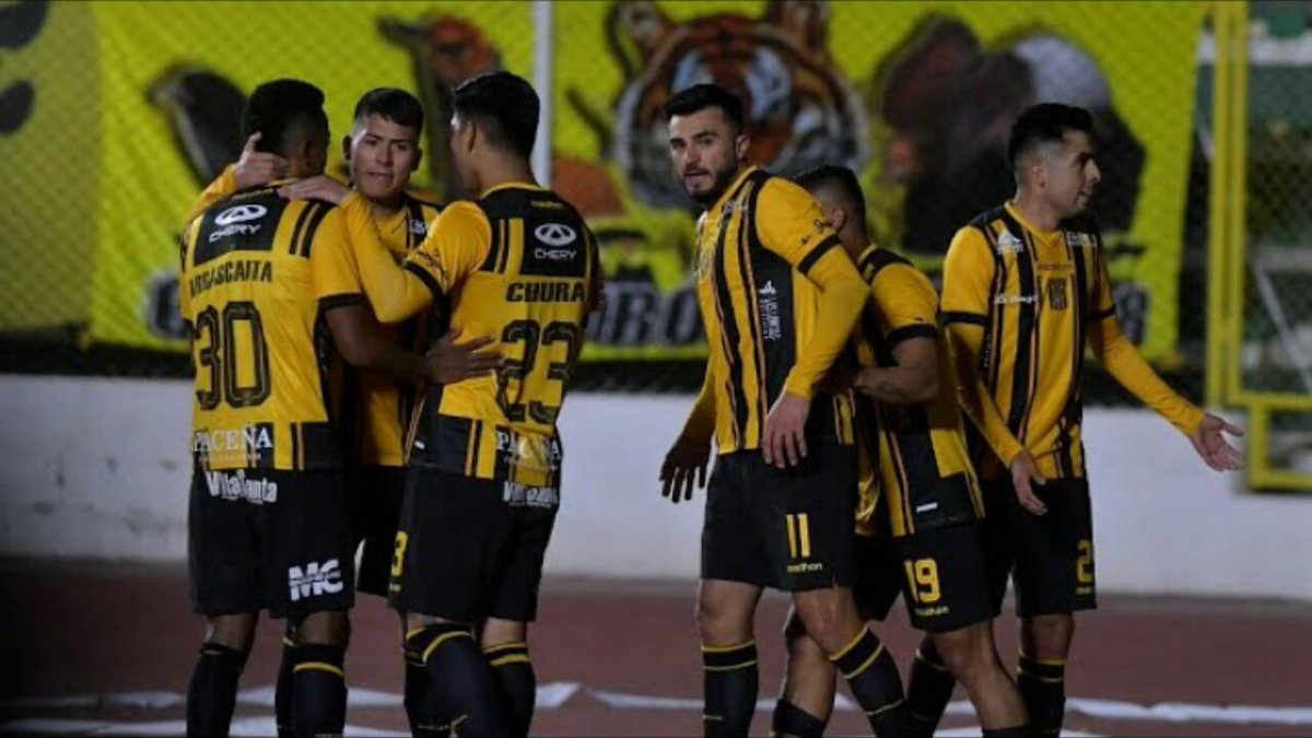 FutbolBolivia_'s tweet photo. HISTORICA GOLEADA DEL TIGRE QUE SE ACERCA AL TÍTULO

The Strongest 🟡⚫ 8x0 Libertad GM 🟢🟡

⚽ Enrique Triverio X3, Gabriel Sotomayor X2,   Jeyson Chura, Alvaro Quiroga y Junior Arias 

#DivisionProfesional🇧🇴  
#TodosContraTodos
#Fecha30 https://t.co/Cl8uNm0qbF