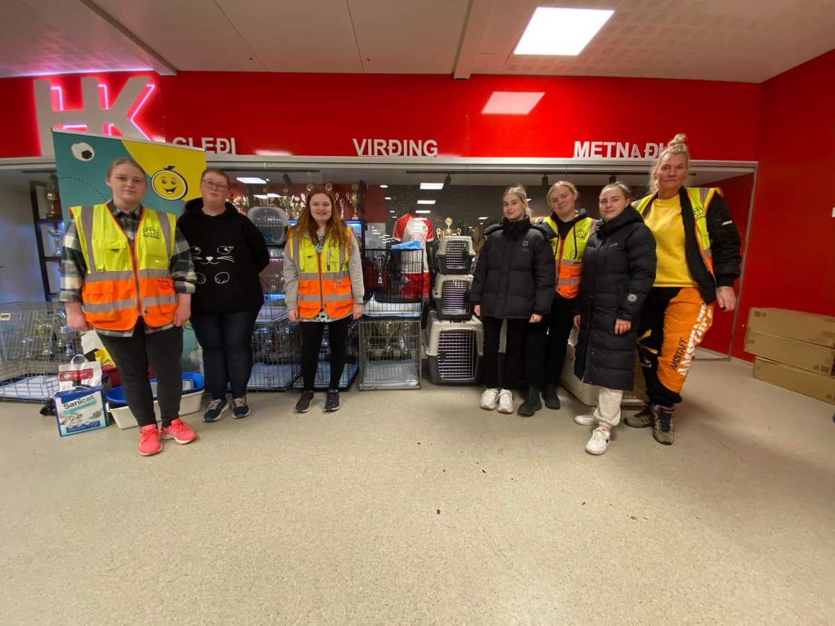 💥 HUNDA OG KATTA EIGENDUR Í GRINDAVÍK💥 

Við frá Dýrfinnu og Dýrahjálp Íslands höfum farið með fullt af búrum og fylgihlutum í Fjöldarhjálparstöðina í Kórnum fyrir þau dýr sem koma með eigendum sínum. 

Gangi ykkur vel ❤️