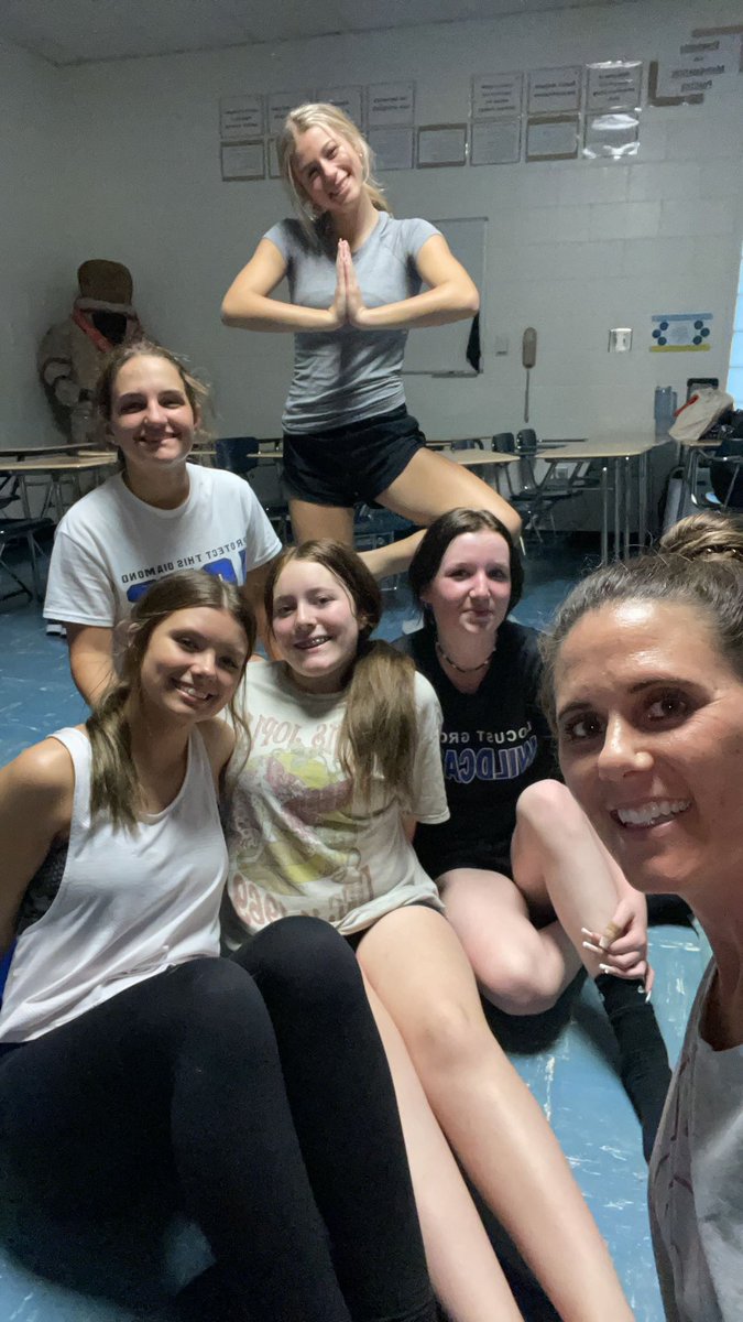 LGHSGirlsSoccer's tweet photo. A little indoor run followed by some yoga to close out the week…
Get your paperwork in order & come join us next time!
#preseasonconditioning #preseasonwork #funfriday https://t.co/OhUJDJDyl5