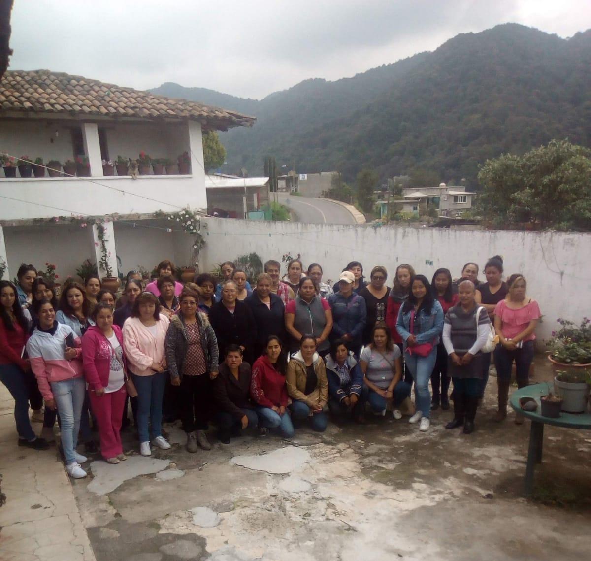 Gracias, Mujeres Esposas, Madres y mis mejores compañeras que día a dia me acompañaron trabajando  en pro de los demas