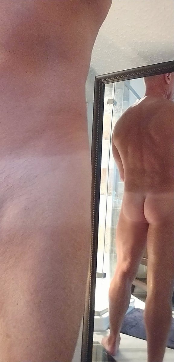 NoShirtFlipFlop's tweet photo. "butt daddy, I want ...." https://t.co/3YNnizuuoI