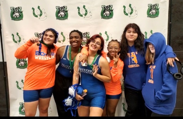 Congrats to our placers tonight at the Girls Arlington Invite.  Coming home with hardware on day 1!🥈🥈🥈

Kathlyne Ramirez 🥈
Kaniyah Brown 🥈
Gabrielle Mitchell 🥈