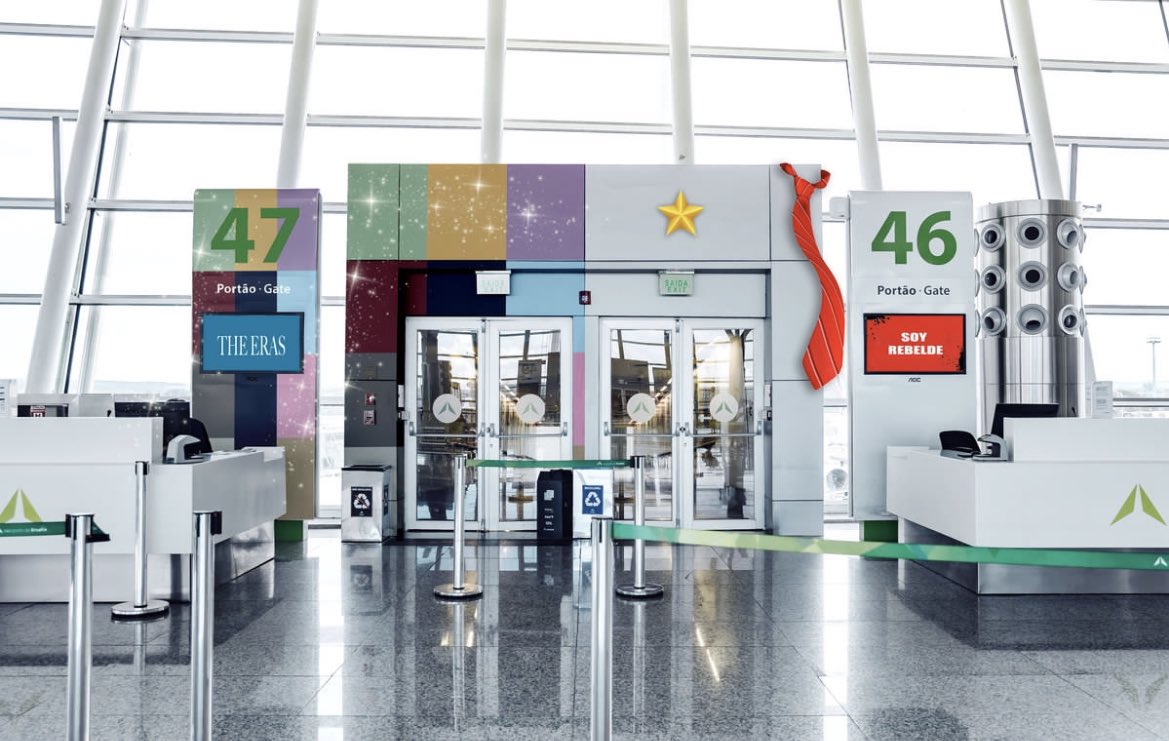 tswiftdailybr's tweet photo. UNIÃO SWIFTIE RBD! ✨

Aeroporto de Brasília criou uma brincadeira, em homenagem à The Eras Tour, para os fãs que sairão de lá a caminho de São Paulo e Rio de Janeiro. https://t.co/jp0a5KzdSl