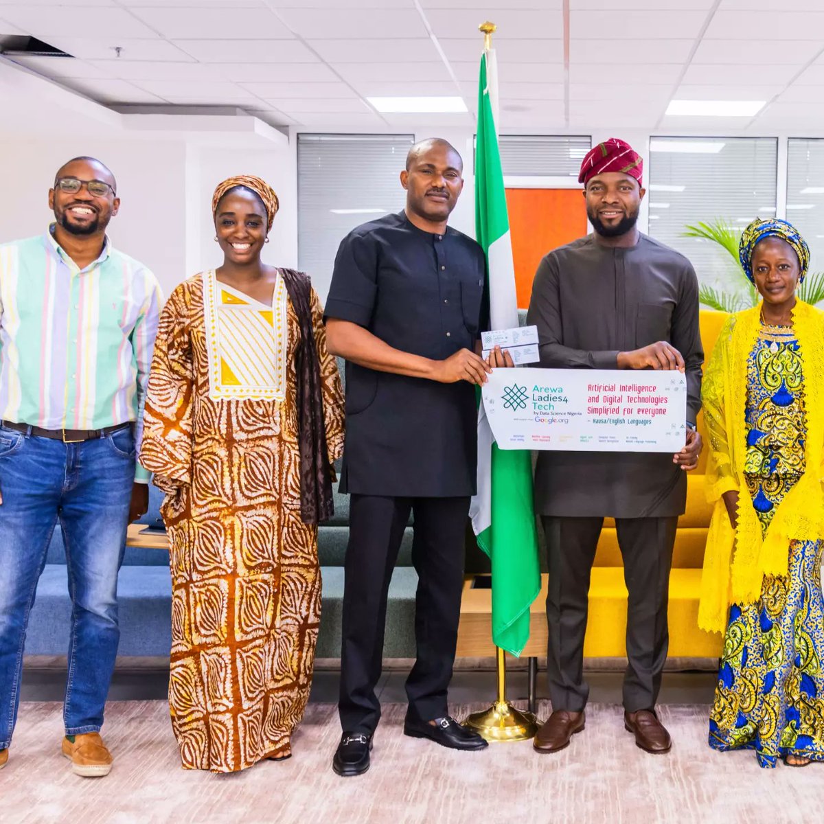 skillsprint_ng's tweet image. Welcome to #FridayFeatures where we will be sharing exciting events in the world of #SkillsSprint. 

This week, it was a great pleasure for @dsn_ai_network and @DSNai to visit the Honourable Minister of Communications, Innovations, and the Digital Economy, @bosuntijani.