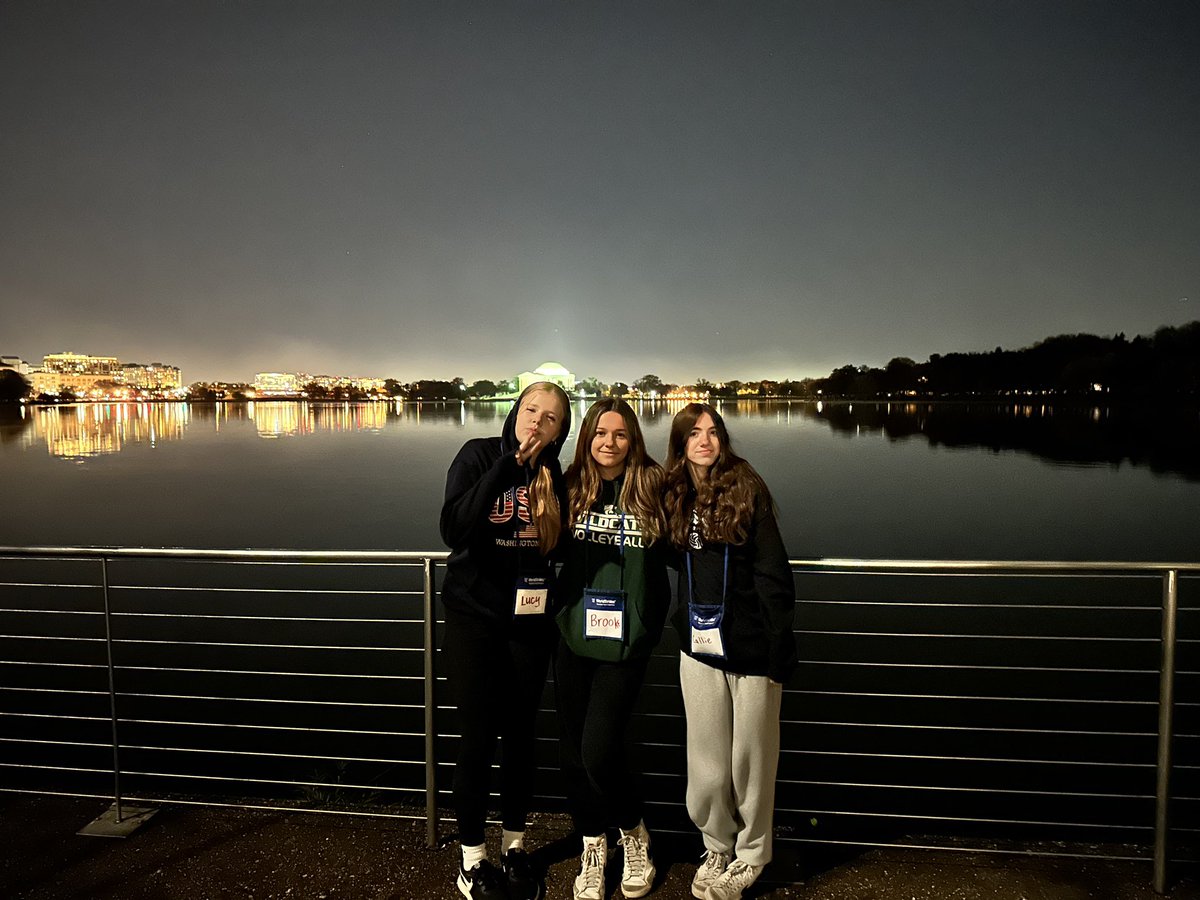 Mr_Beltran_NMS's tweet photo. Night memorials - WWII & MLK #Bus6 #NoviDC23 https://t.co/lhxzuPrCpj