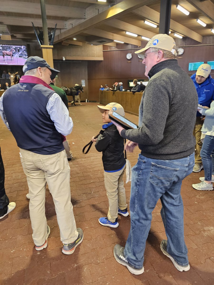 CampionLesley's tweet photo. I hope these boys were paying attention....Dylan Moncada is a sharp young man!! @patparamount @TaylorMadeMark @keenelandsales #RaiseEmUp https://t.co/IPuDRxRqi5
